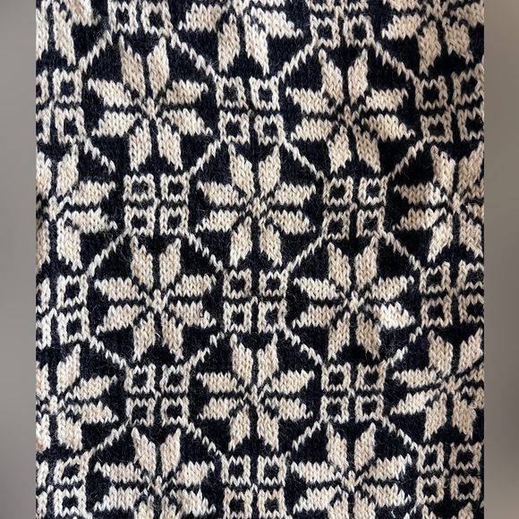 Scandinavian sweater vest - Picture 2 of 4